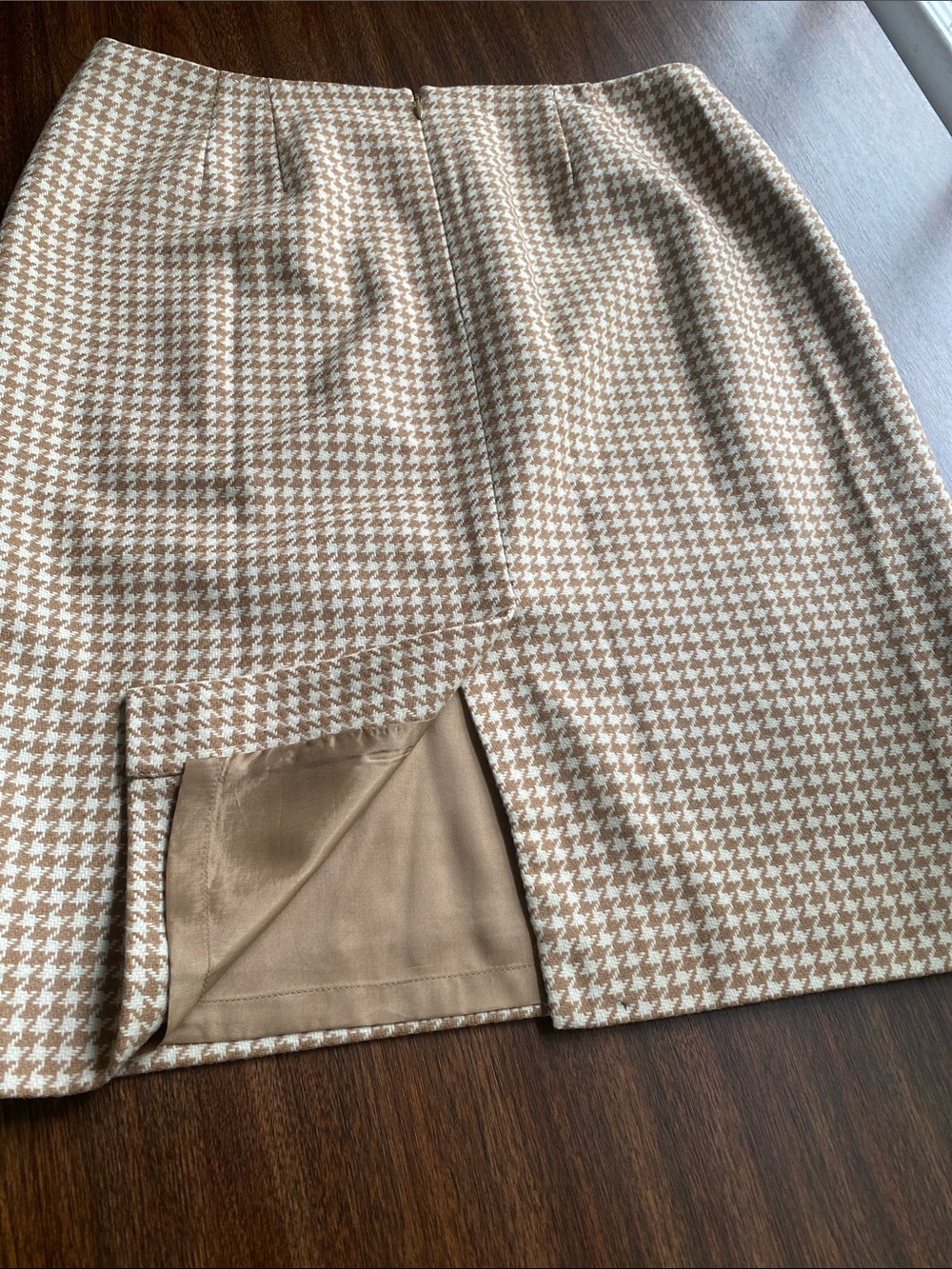 LOFT Tan & Cream Houndstooth Pencil Skirt - Picture 6 of 8
